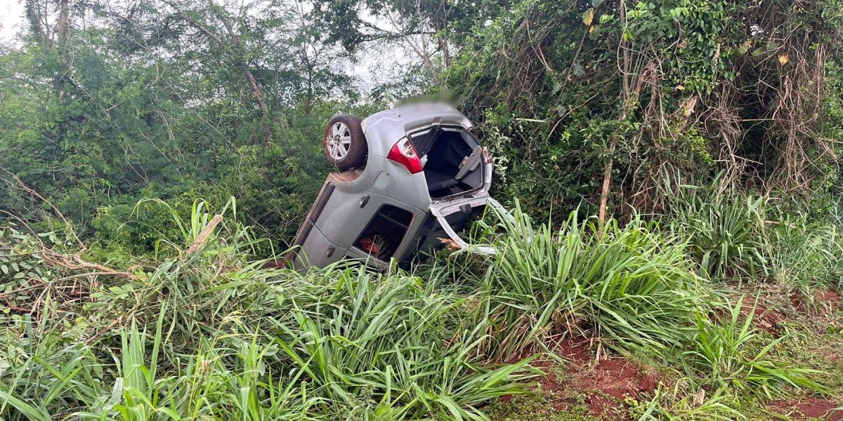 Gestante fica ferida em capotamento na PR-589 entre Nova Santa Rosa e Novo Sarandi
