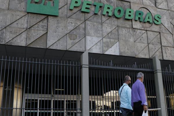 Petrobras reduz preço da gasolina e aumenta o do diesel
