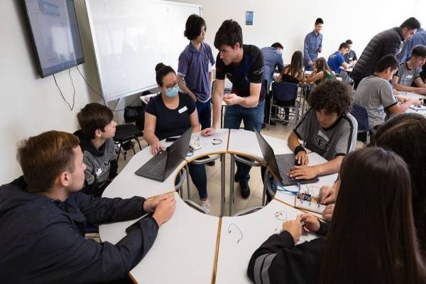 Mundo Senai na Região Oeste oferece palestras e minicursos gratuitos para a população