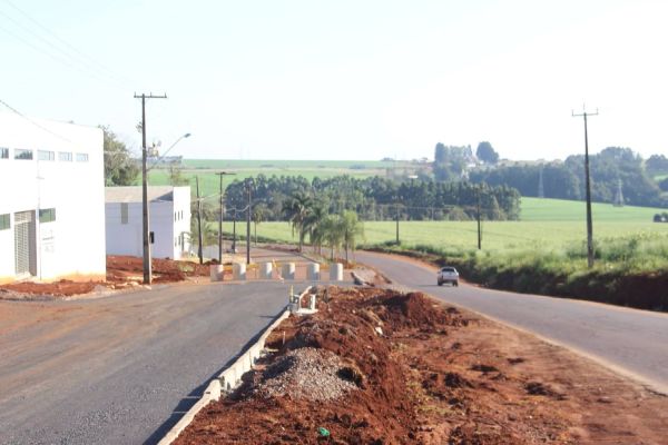 Obras de pavimentação e reurbanização da Avenida Piquiri avançam em Cascavel