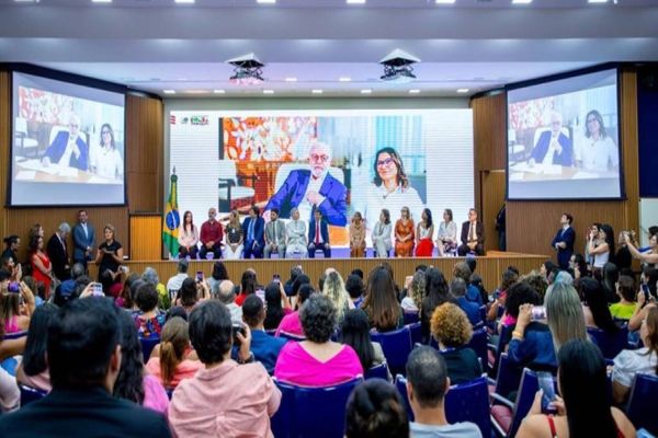 Imagem referente a notícia: Presidente critica mortes de crianças, mulheres e idosos no Oriente Médio e renova apelo à paz