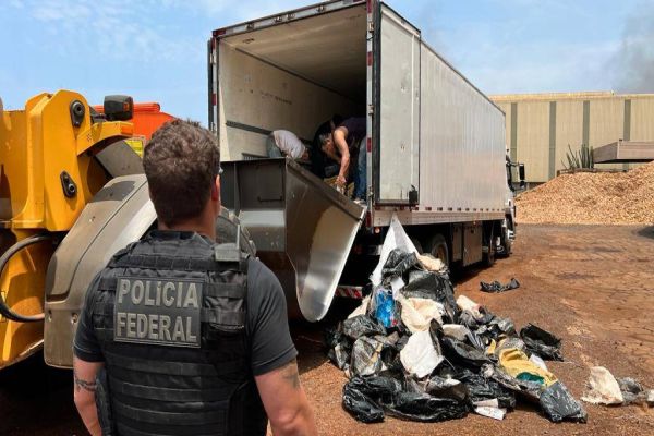 Polícia Federal realiza incineração de 14 toneladas de drogas em Cascavel