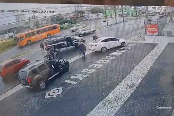 Imagem referente a notícia: PCPR prende mulher e apreende adolescente em flagrante em tentativa de roubo em Ponta Grossa