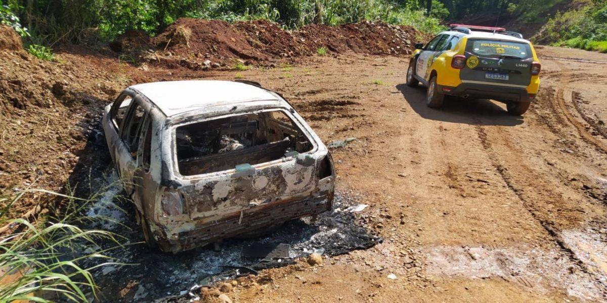Três corpos carbonizados são encontrados dentro de veículo no interior de Laranjeiras do Sul