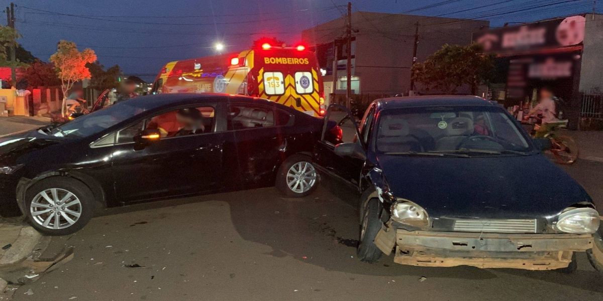 Jovem de 24 anos fica ferido após forte colisão de trânsito no Jardim Clarito em Cascavel