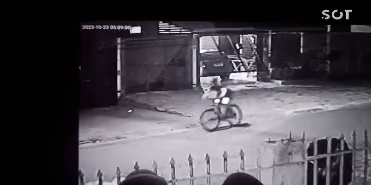 Bicicleta é furtada no Bairro Santa Cruz e crime é registrado por câmeras de segurança