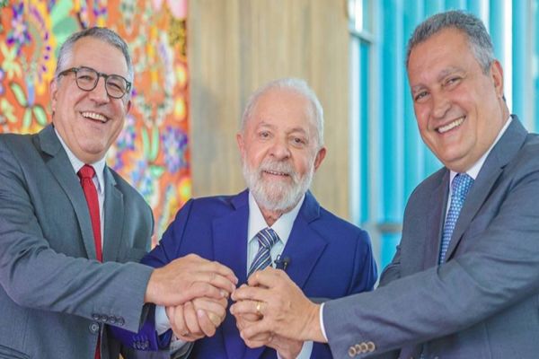 Imagem referente a notícia: Lula sanciona Lei que compensa em R$ 27 bilhões as perdas de estados e municípios referentes ao ICMS