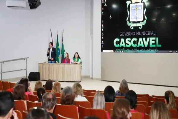 Foto relacionada a notícia: Palestra "Desmistificando o Câncer" promove conscientização e prevenção em Cascavel