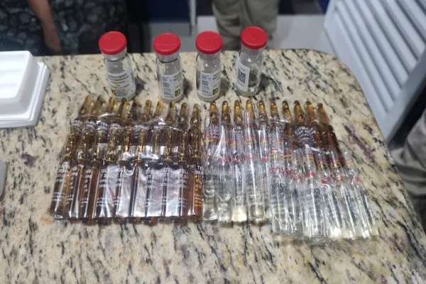 Foto relacionada a notícia: PRF apreende eletrônicos, anabolizantes, veículos furtados e drogas em apenas um dia na fronteira