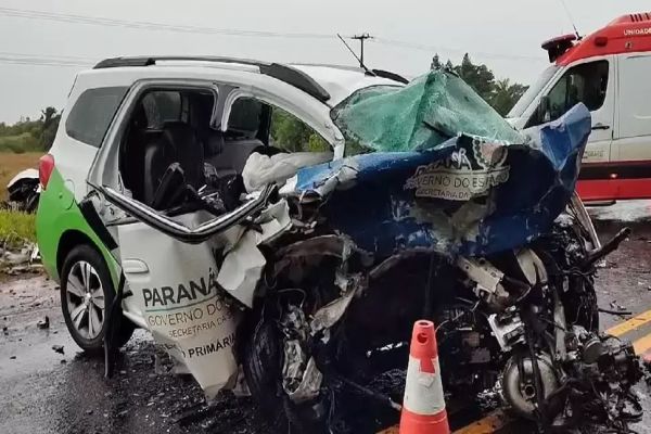 Dois homens morrem em acidente envolvendo carro de saúde de Terra Rica na PR-218