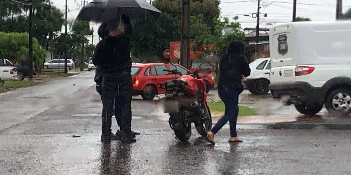 Motociclista fica ferido após colisão de trânsito na Rua Antônio Massaro