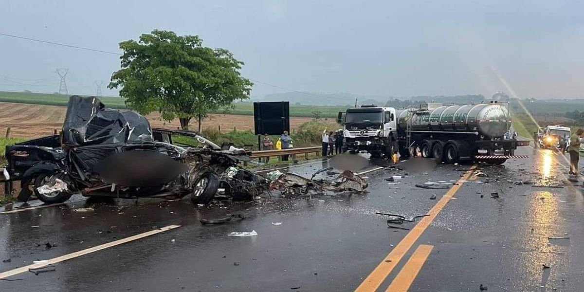 Quatro pessoas morrem e outras duas pessoas ficam feridas em grave acidente na SP-215