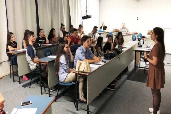 Governo do Estado planeja políticas públicas para fortalecer permanência no ensino superior