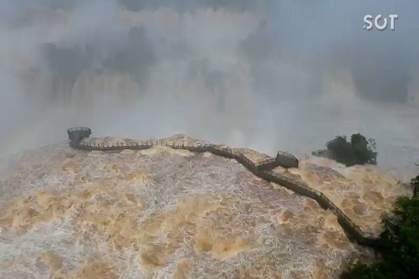 Cataratas do Iguaçu registra vazão de 15 milhões de litros por segundo