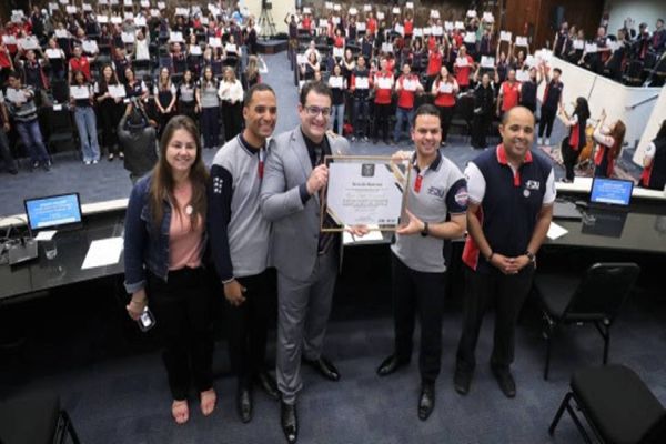 Músicas, danças e louvores marcaram homenagem à Força Jovem Universal