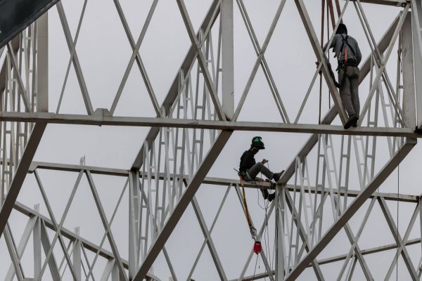 Paraná gera 100 mil empregos em nove meses e se consolida como líder da região Sul