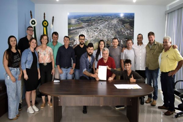 Prefeito Gerso assina a ordem de serviço da construção do Barracão Industrial em Três Barras do PR