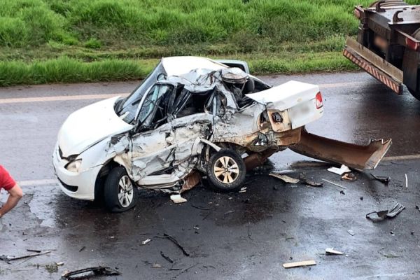 Imagem referente a notícia: Homem morre após violenta colisão de trânsito na BR-163 no Distrito de Sede Alvorada em Cascavel