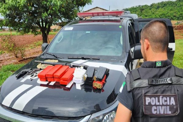 Imagem referente a notícia: Operação da Polícia Civil combate o tráfico de drogas e apreende armas em Arapoti