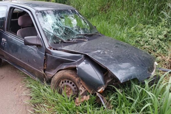 Condutor de Kadett é preso pela PRE por embriaguez ao volante e sem CNH após acidente na PR-484