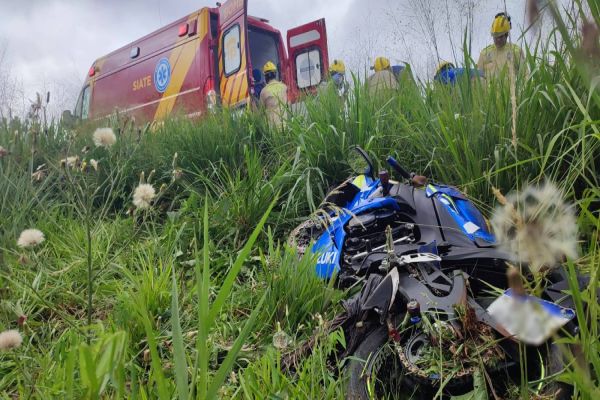 Jovem de 23 anos sofre lesões graves após acidente de moto na BR-467 em Cascavel