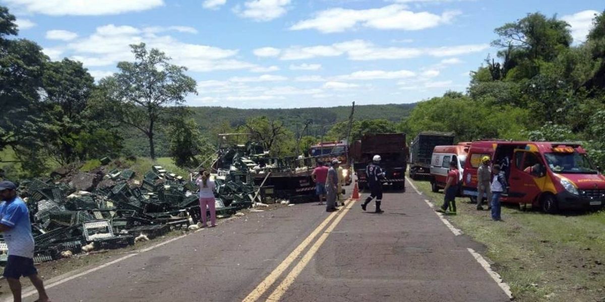 Grave acidente deixa motorista preso às ferragens na PR-317 entre São José e Ouro Verde do Oeste