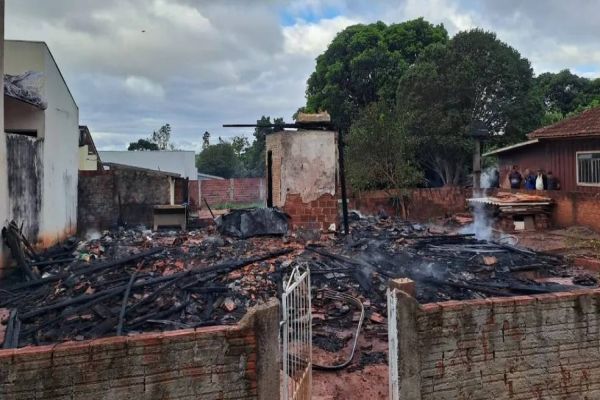 Tragédia: Menino com deficiência visual morre carbonizado em incêndio no noroeste do Paraná
