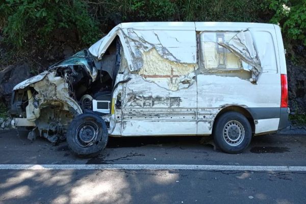 Caminhão se envolve em colisão com veículos menores na BR-277 em Laranjeiras do Sul