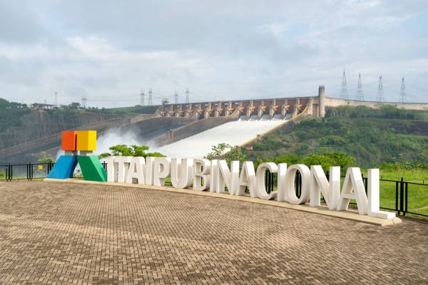 Turismo de Itaipu já recebeu 418 mil visitantes este ano