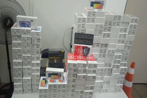 Guarda Municipal apreende 211 celulares contrabandeados na Rodoviária de Cascavel