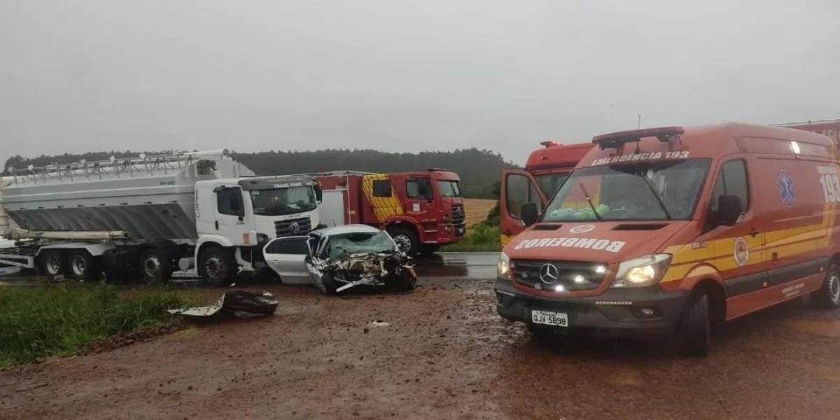 Acidente tira a vida de mulher e deixa jovem gravemente ferido na PR-280 em Flor da Serra do Sul