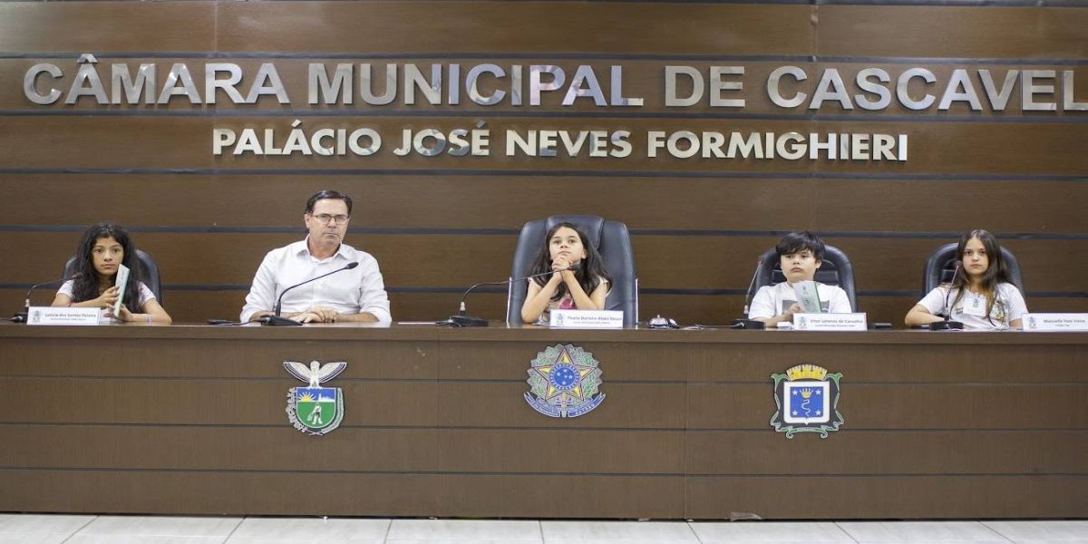 Câmara Mirim encerra atividades com participação extraordinária de estudantes