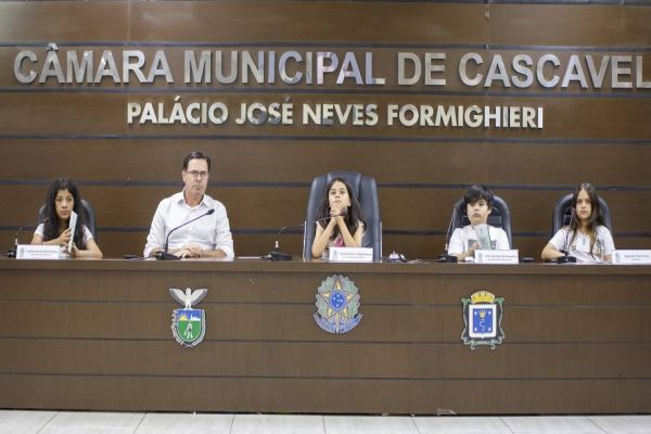 Câmara Mirim encerra atividades com participação extraordinária de estudantes