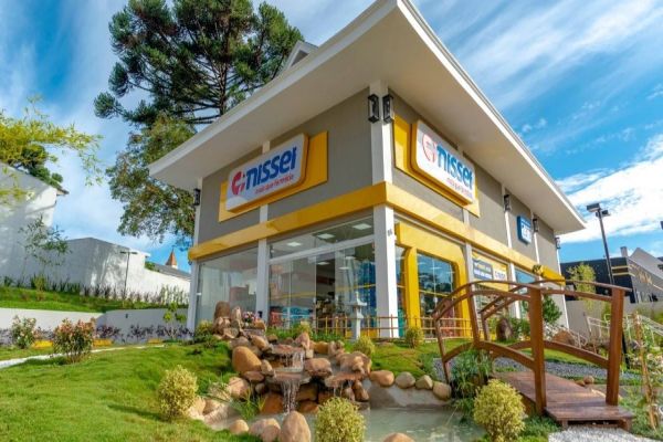 Farmácias Nissei se tornam ponto de coleta para ajudar vítimas de enchentes no Paraná