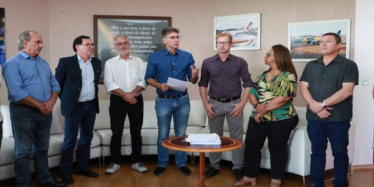 Paranhos assina regulamentação do Programa Sustentar em Cascavel