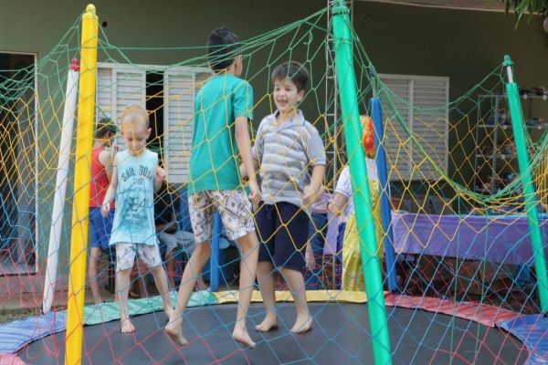 Brincadeiras e entrega de brinquedos marcam festa do Dia das Crianças no Caps-i de Toledo