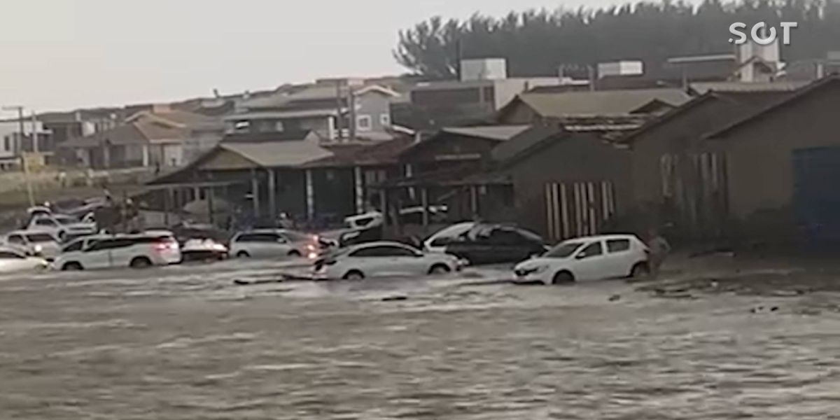 Tsunami Meteorológico surpreende moradores em Laguna, Santa Catarina