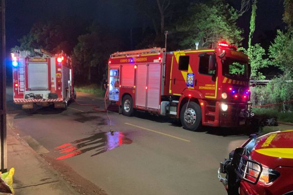 Segundo incêndio do dia: Casa fica destruída em incêndio no Jardim União em Cascavel