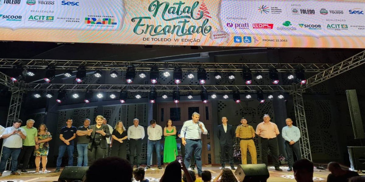 Chegada do Papai Noel marca a abertura do Natal Encantado em Toledo