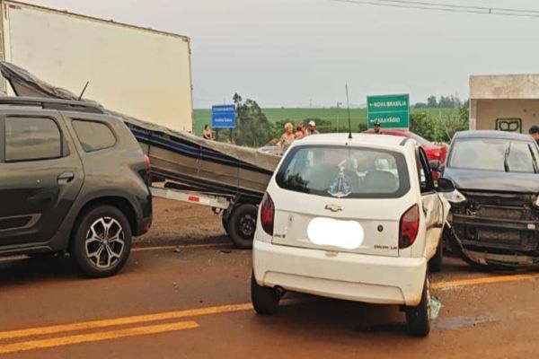 Colisão entre cinco veículos é registrada na PR-497, entre São Miguel do Iguaçu e Itaipulândia