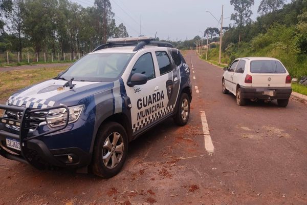 Carro e pistola ligados a crimes em Boa Vista da Aparecida são apreendido pela GM no Jardim Clarito