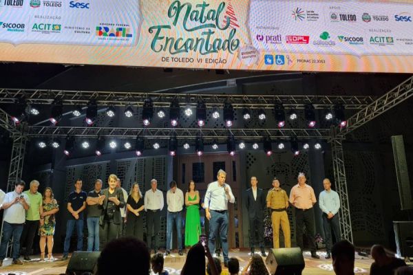 Chegada do Papai Noel marca a abertura do Natal Encantado em Toledo