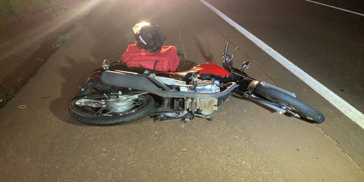 Motociclista de 36 anos fica ferido em acidente na PRc-467: Veículo envolvido evadiu-se do local