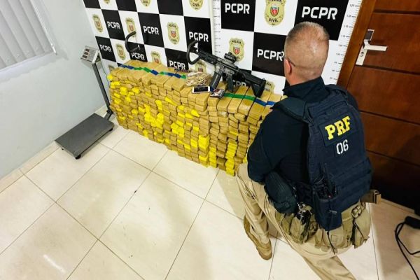 PRF apreende 348kg de maconha e fuzil com 200 munições na BR-277 em Irati