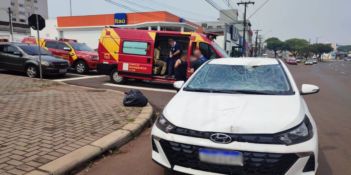 Colisão entre carro e bicicleta deixa adolescente ferido na Avenida Brasil em Cascavel
