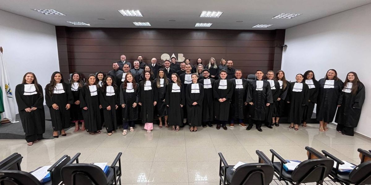 Emoção marca juramento de 23 novos advogados e advogadas na OAB Cascavel