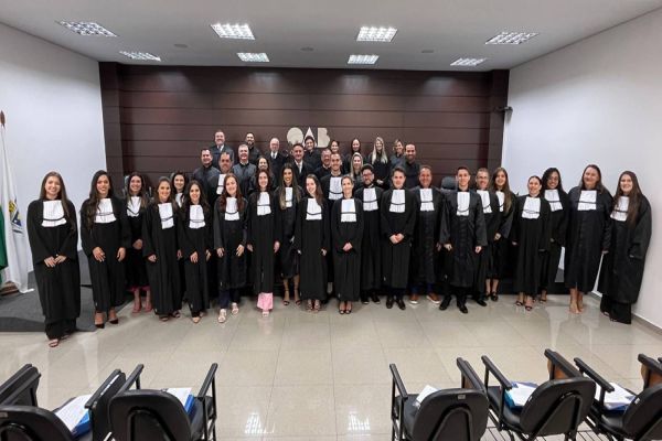 Emoção marca juramento de 23 novos advogados e advogadas na OAB Cascavel