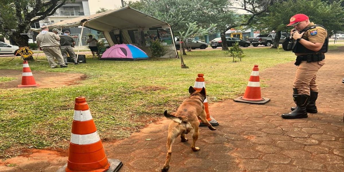 Exposição de equipamentos das unidades policiais marca presença em Cascavel