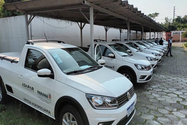 Paraná reforça defesa agropecuária com entrega de mais 15 veículos às regionais