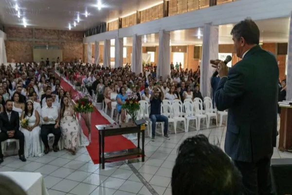 Foto relacionada a notícia: Casamento Coletivo Cidadão oficializou a união de 70 casais toledanos